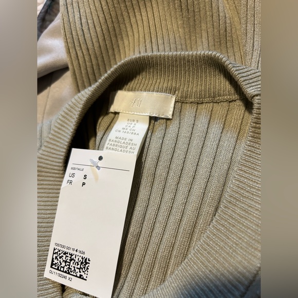 H&M sage green fitted dress NWT! - Picture 3 of 3